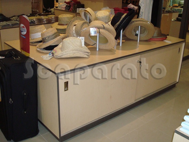 mobiliario para escaparates en San jose del cabo