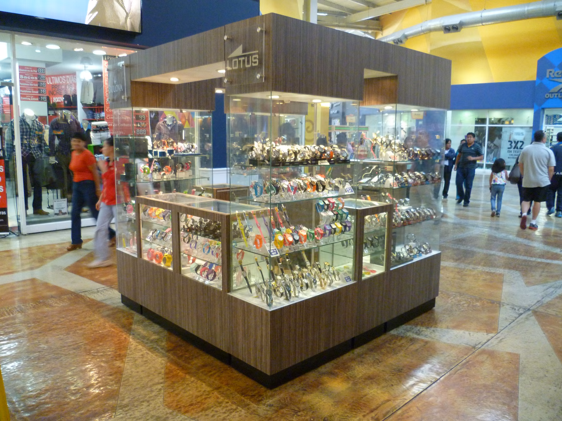 Isla comercial Lechuga completamente instalada en centro comercial