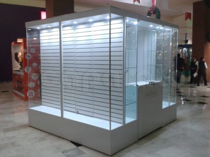 Kiosco con vitrinas