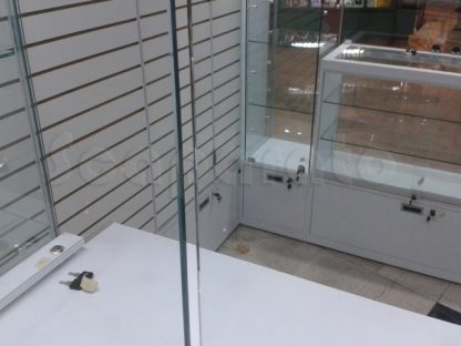 Kiosco con vitrinas - Image 9