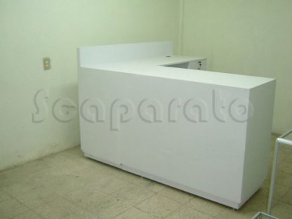 Mostrador de recepción de madera