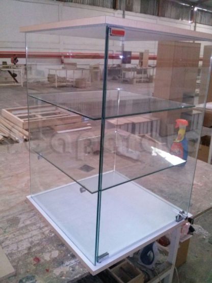 Vitrina sobre mesa