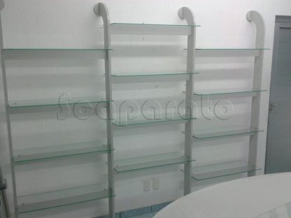 Exhibidor con repisas de pared