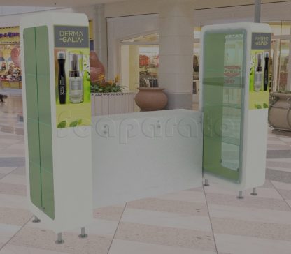 retail kiosk with showcases