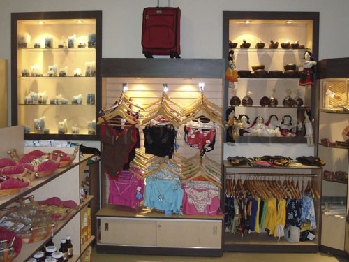 muebles para boutique de madera en La paz