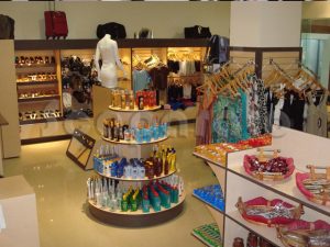Vitrinas para tienda de ropa