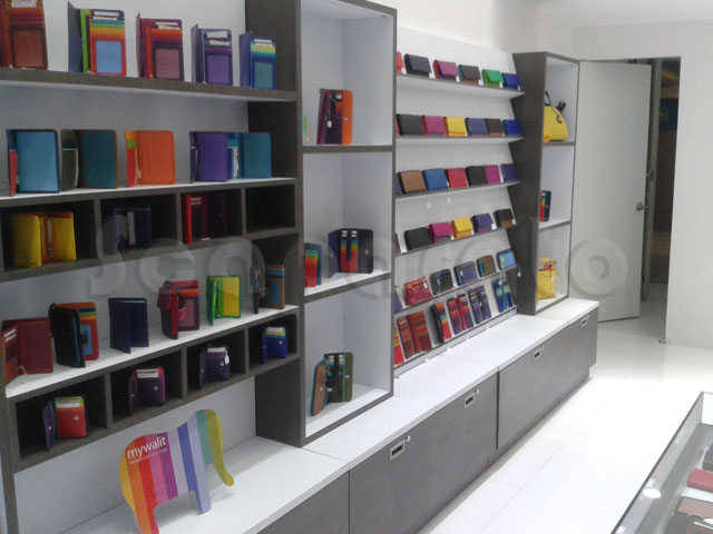 Estanteria para negocio de ropa
