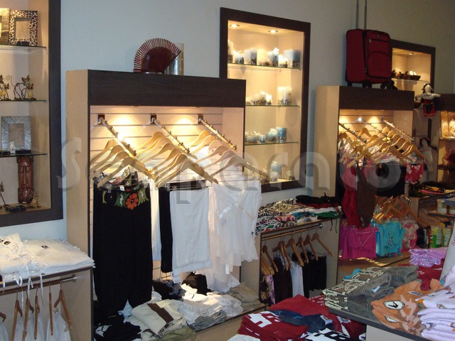 muebles para comercio de ropa en cabo san lucas