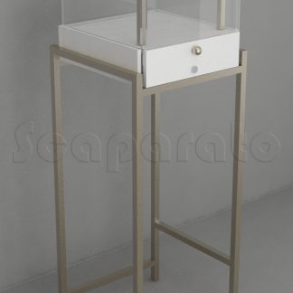 Vitrina alta con capelo