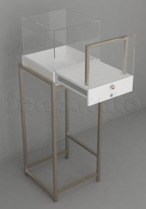 Vitrina alta con capelo