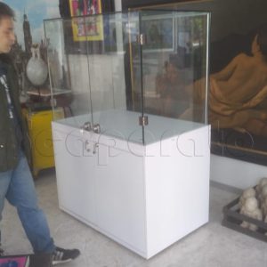 Vitrina capelo de esculturas